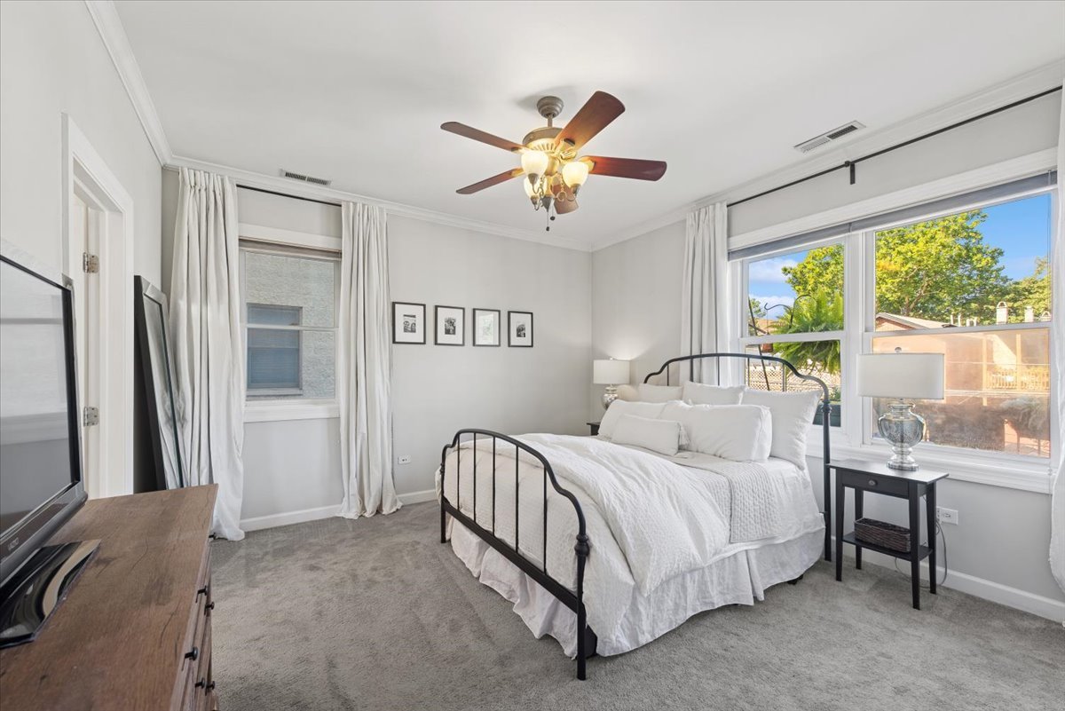 3448 N ASHLAND Avenue Unit: 2S