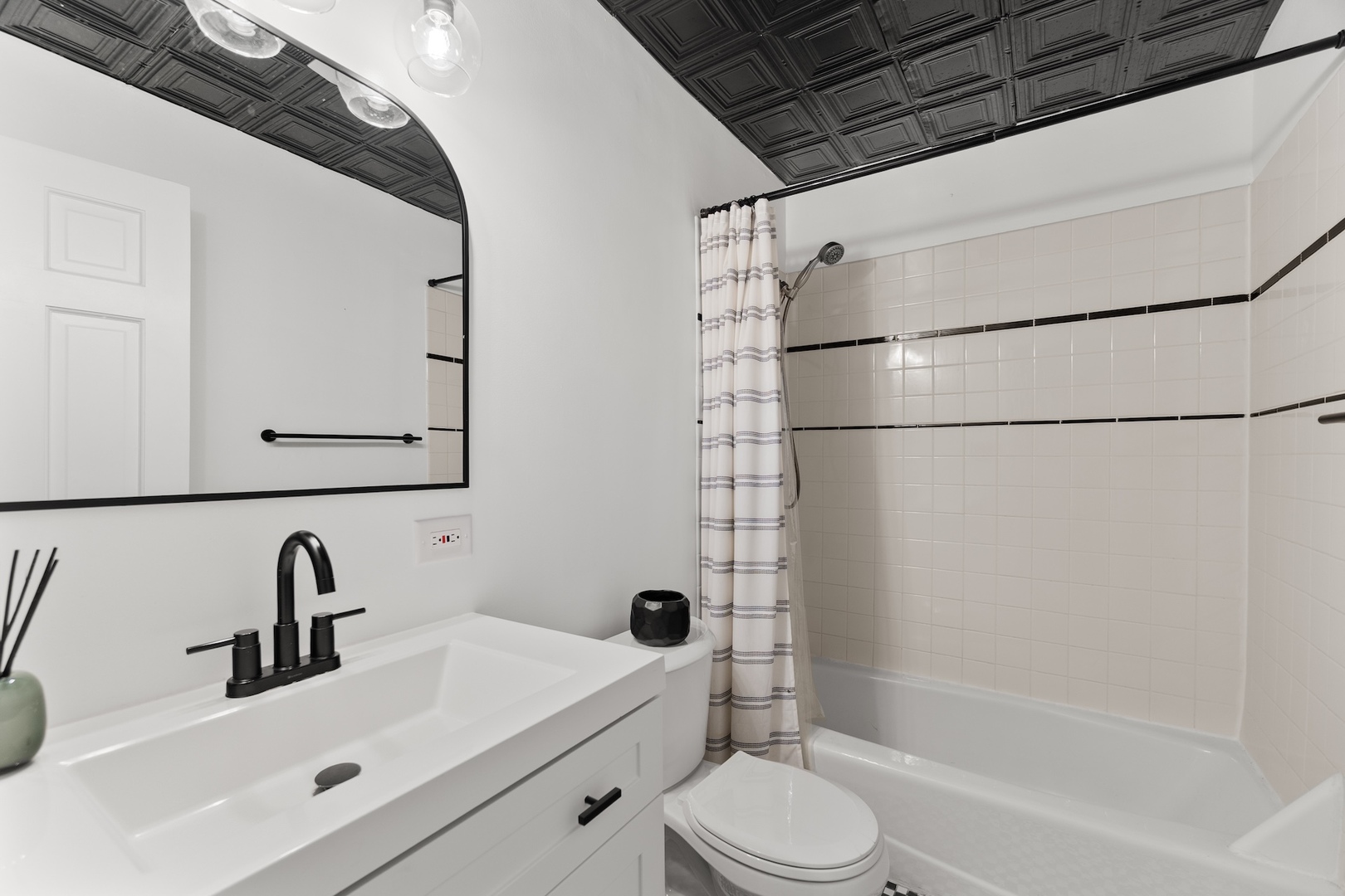 1914 N Sheffield Avenue Unit: 1