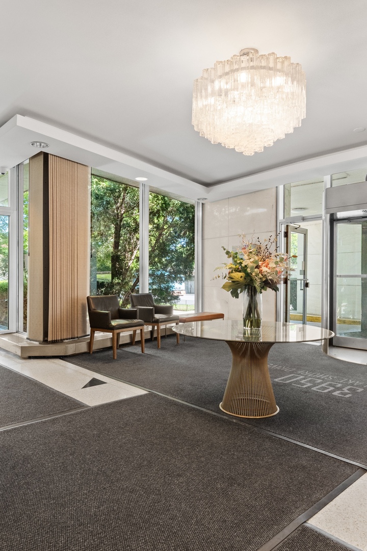3950 N Lake Shore Drive Unit: 1617C