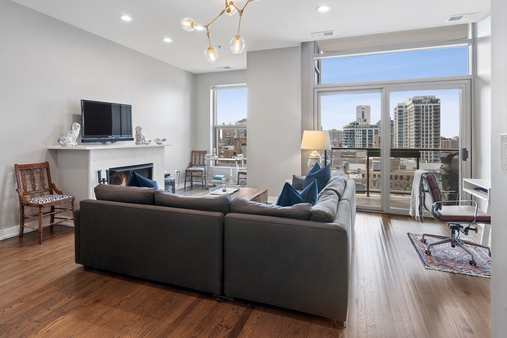 150 W Superior Street Unit: 1106