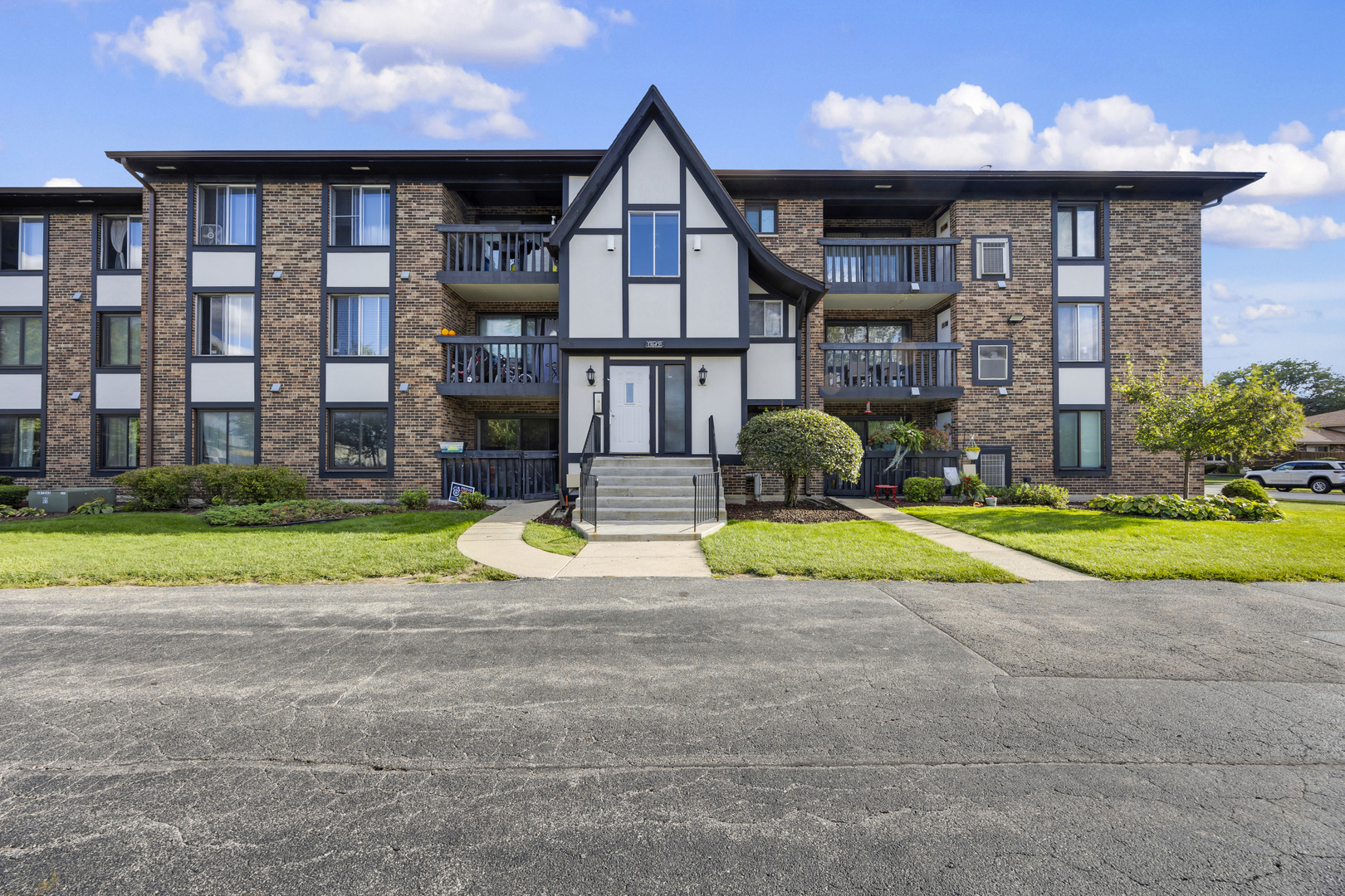 13645 Lamon Avenue Unit: A06