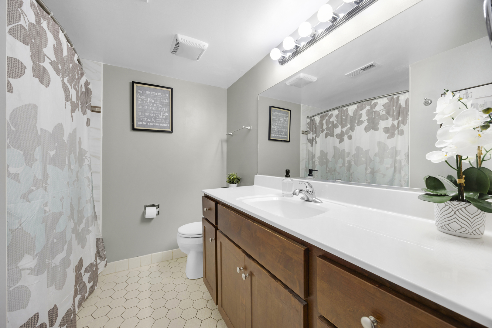 13645 Lamon Avenue Unit: A06