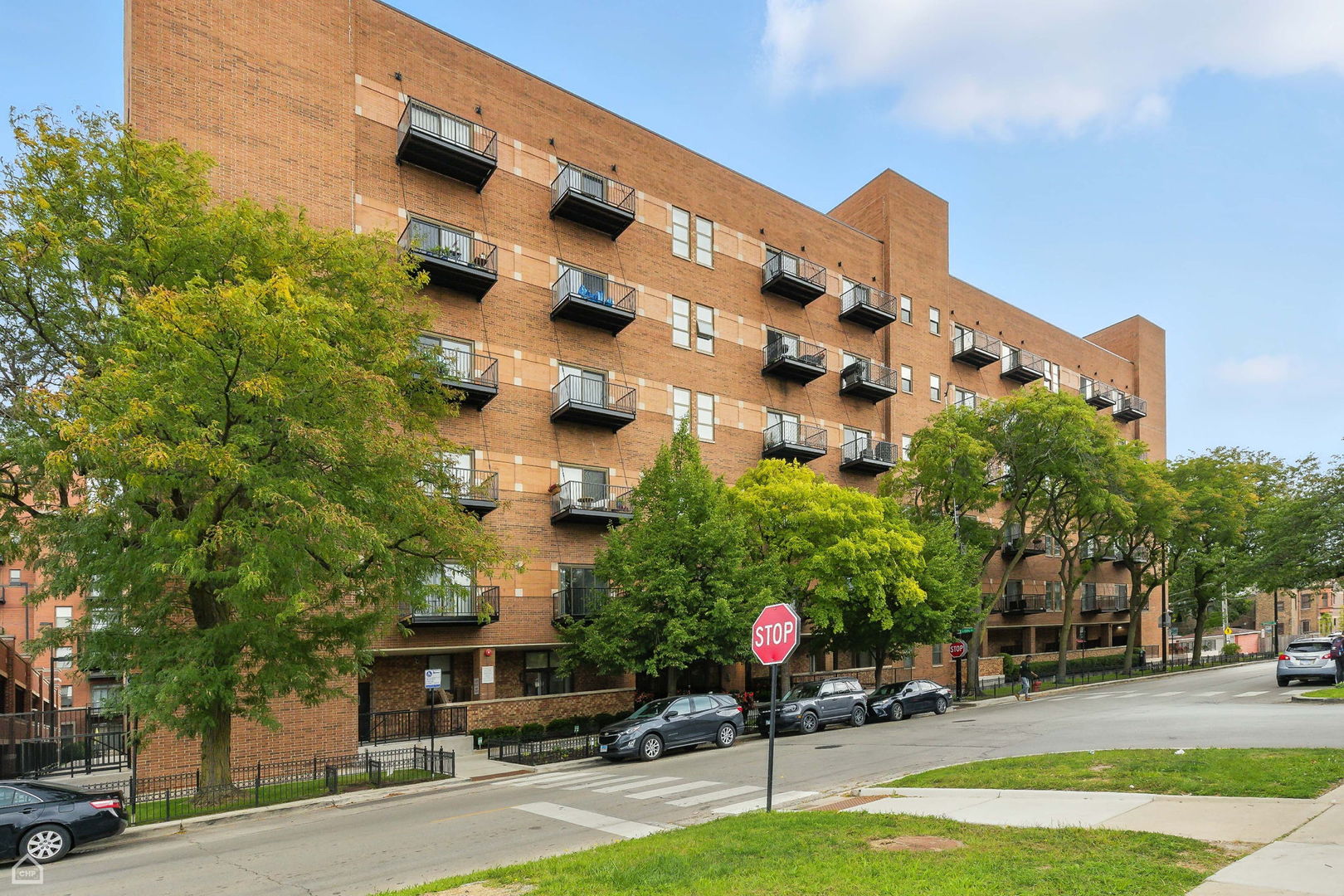1000 E 53rd Street Unit: 208