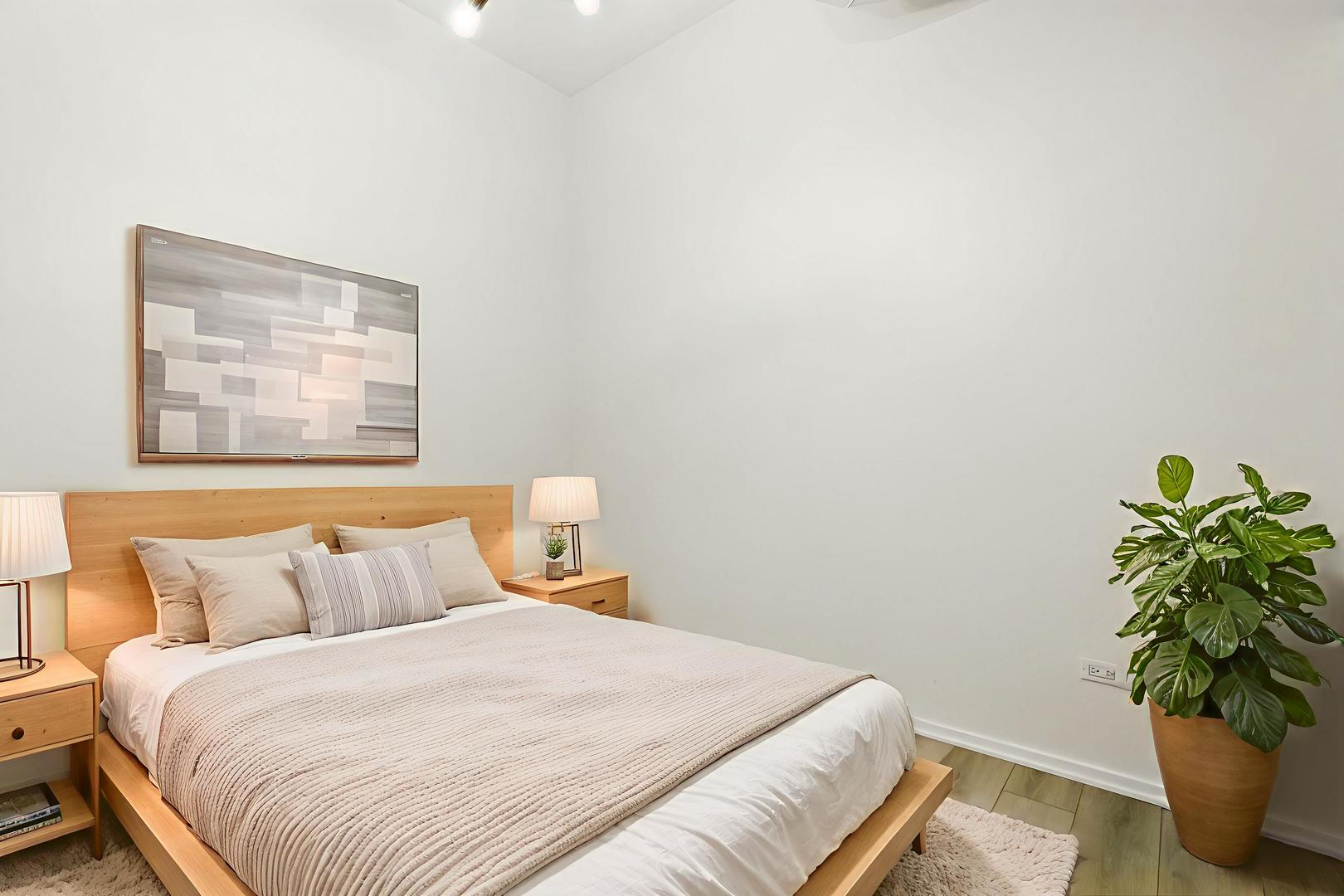 1000 E 53rd Street Unit: 208