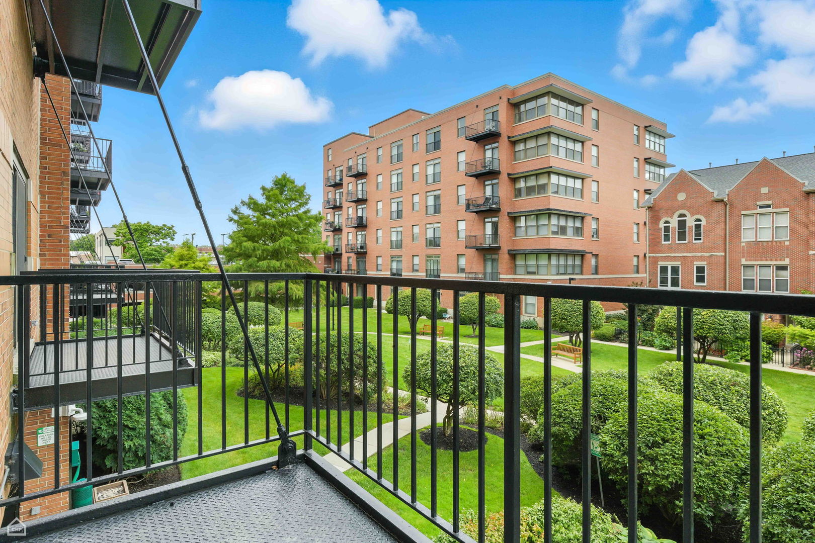 1000 E 53rd Street Unit: 208