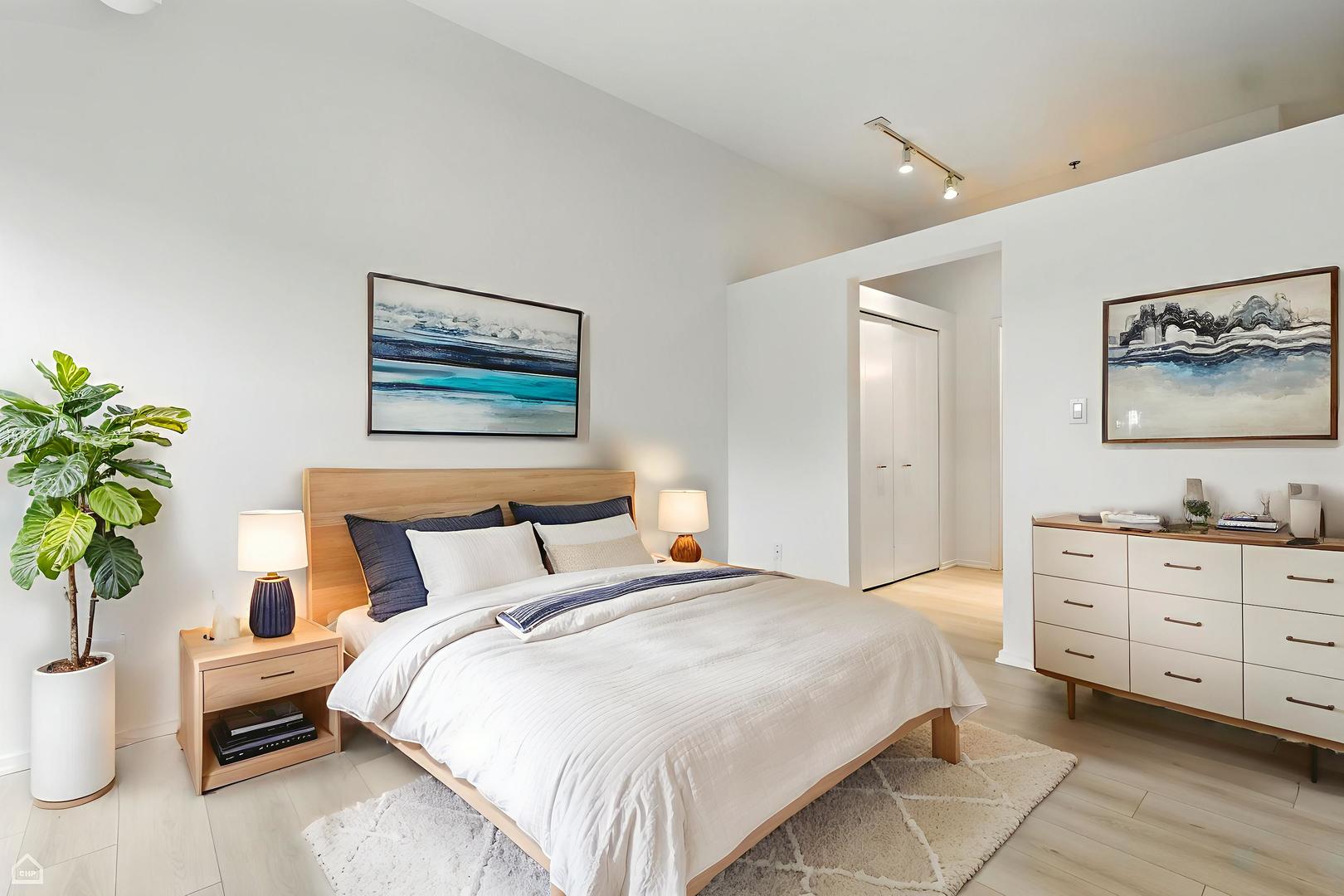 1000 E 53rd Street Unit: 208