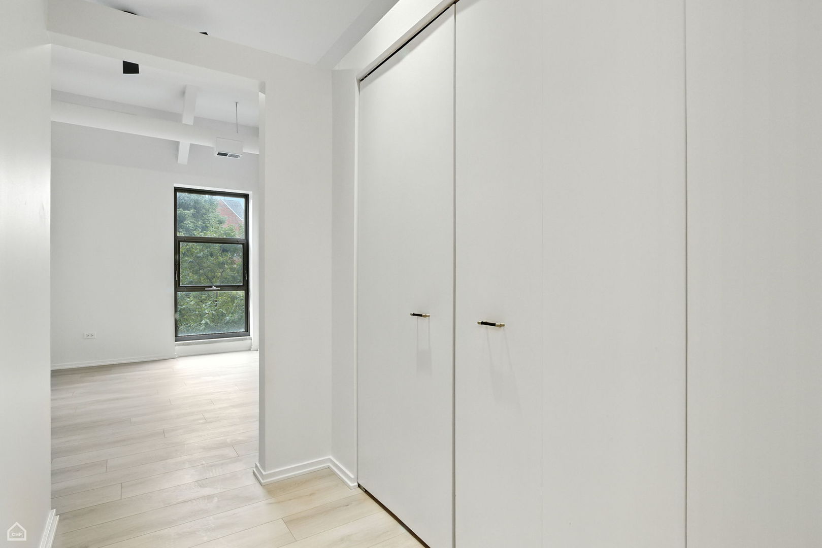 1000 E 53rd Street Unit: 208