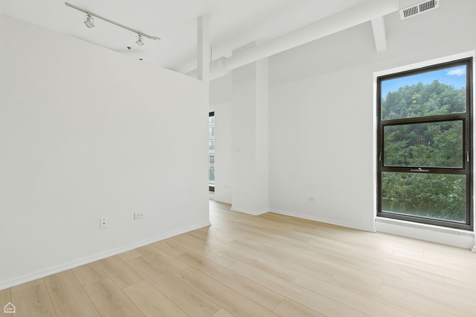 1000 E 53rd Street Unit: 208