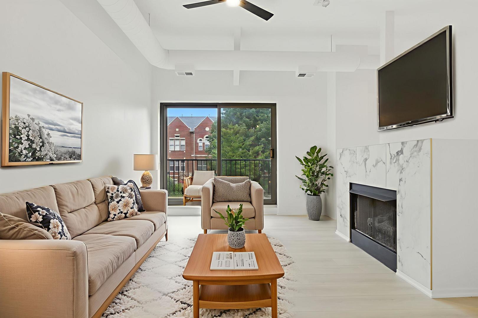 1000 E 53rd Street Unit: 208