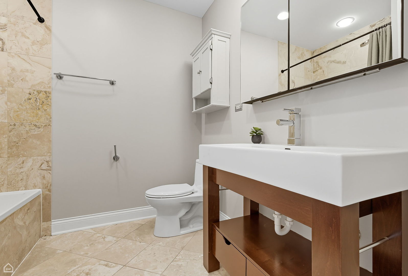 2706 W Cortland Street Unit: 3