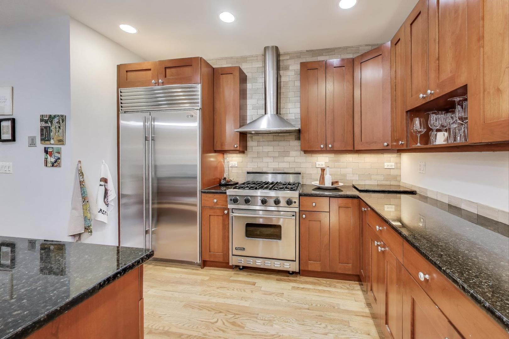 920 W Barry Avenue Unit: 1