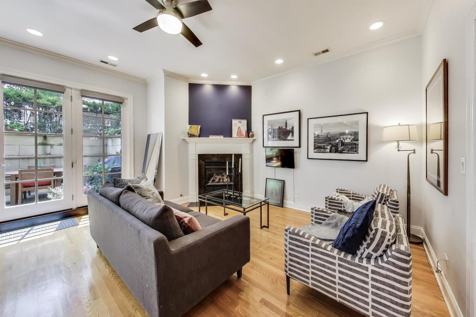 920 W Barry Avenue Unit: 1
