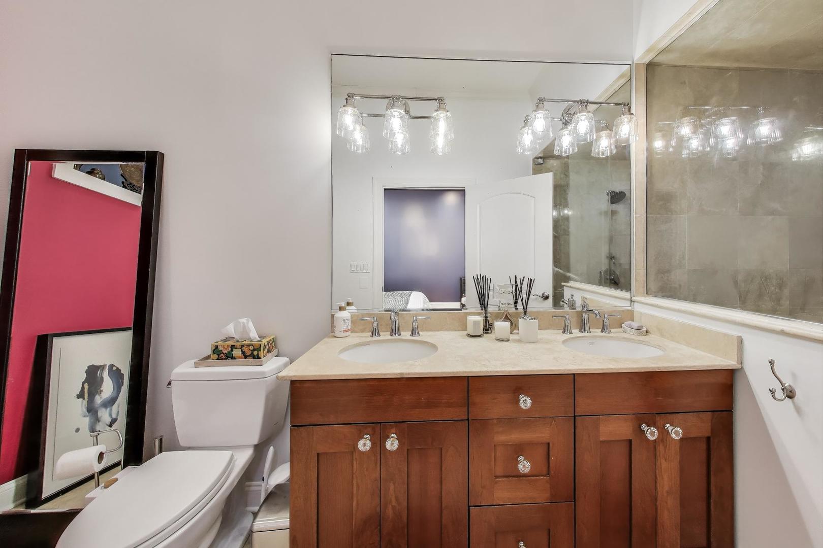 920 W Barry Avenue Unit: 1