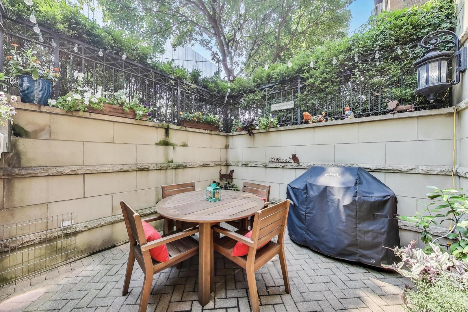 920 W Barry Avenue Unit: 1