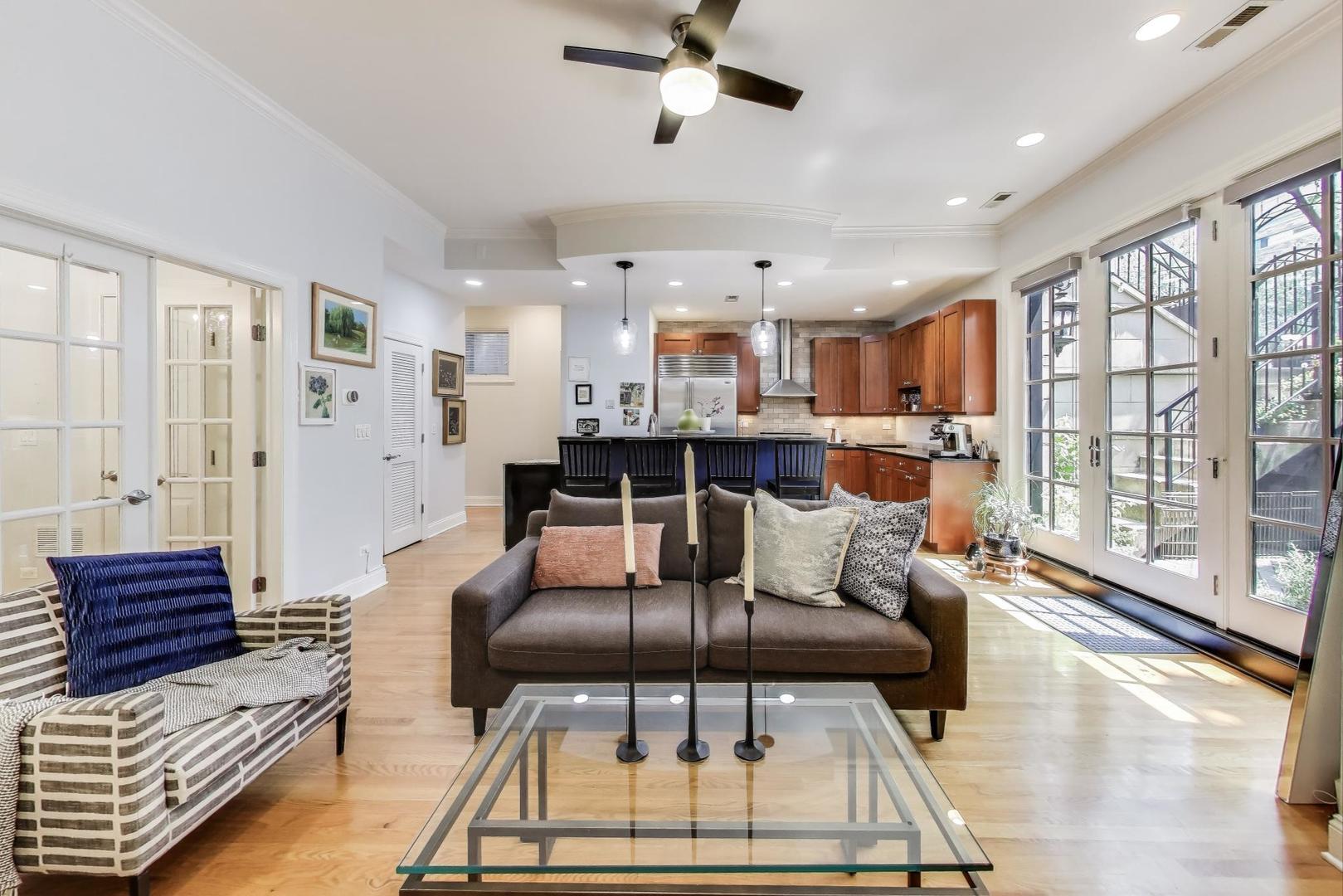 920 W Barry Avenue Unit: 1