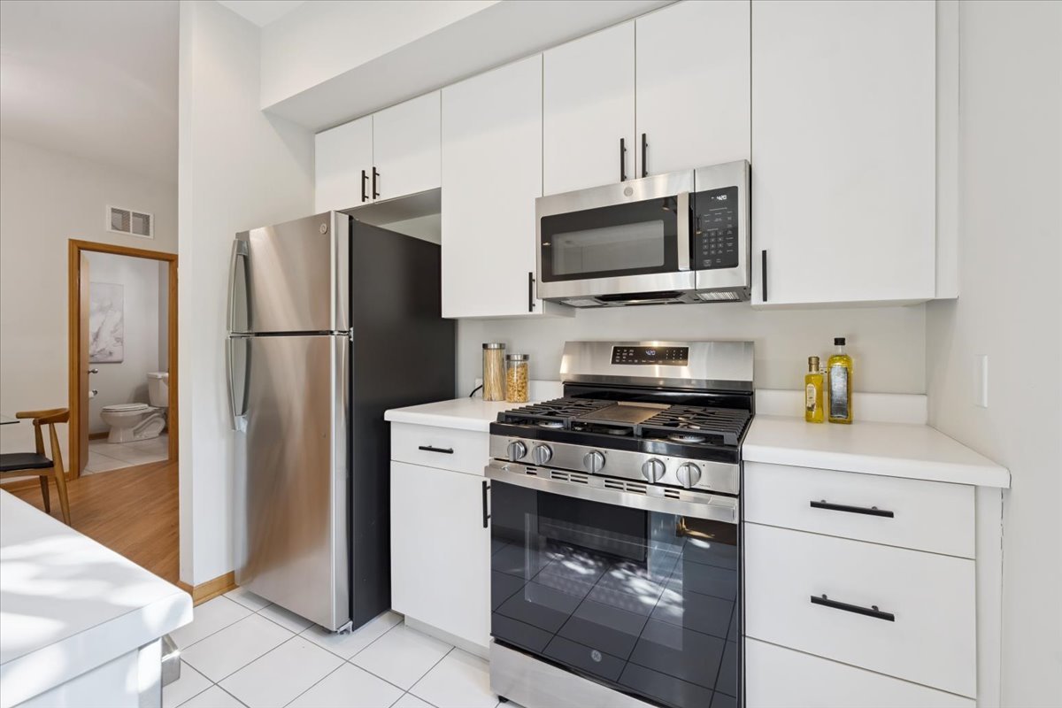2855 N MILDRED Street Unit: 3N