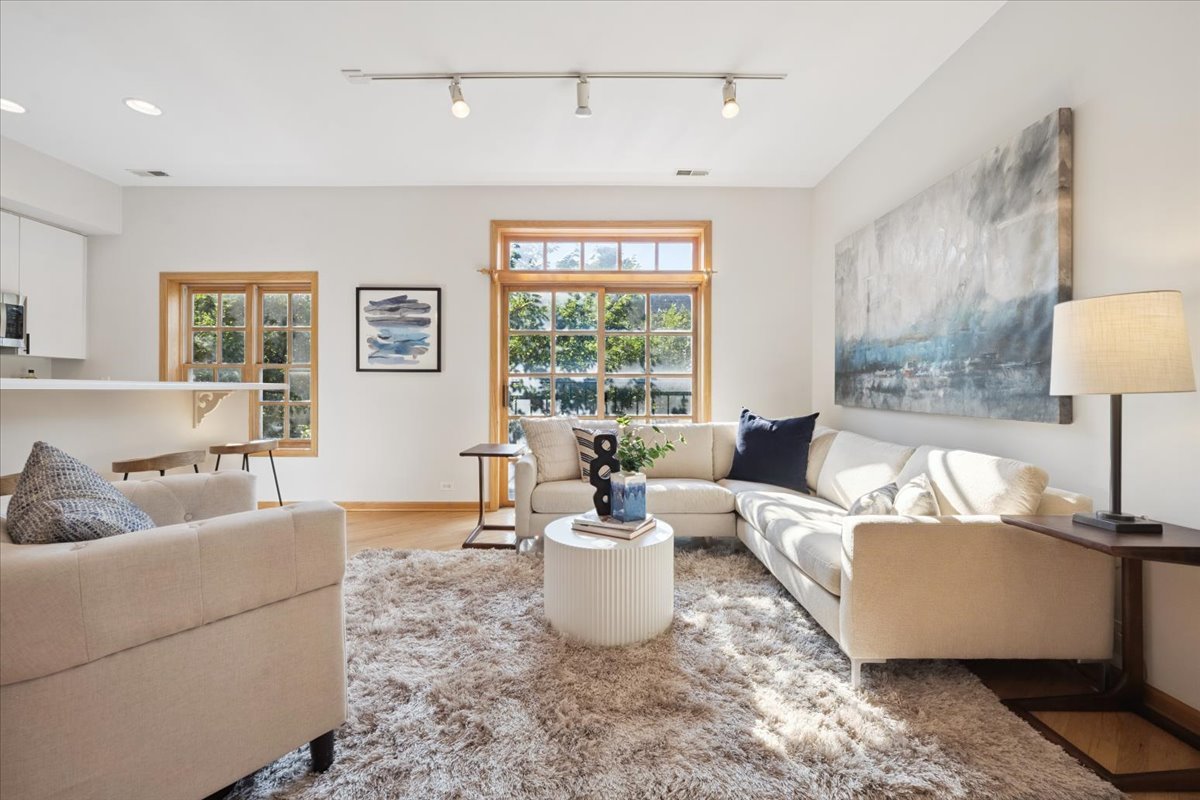 2855 N MILDRED Street Unit: 3N