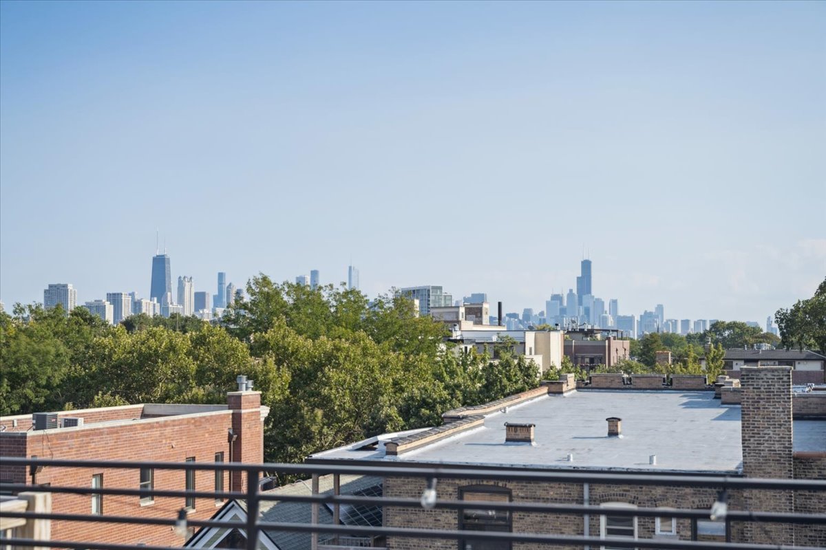 2855 N MILDRED Street Unit: 3N