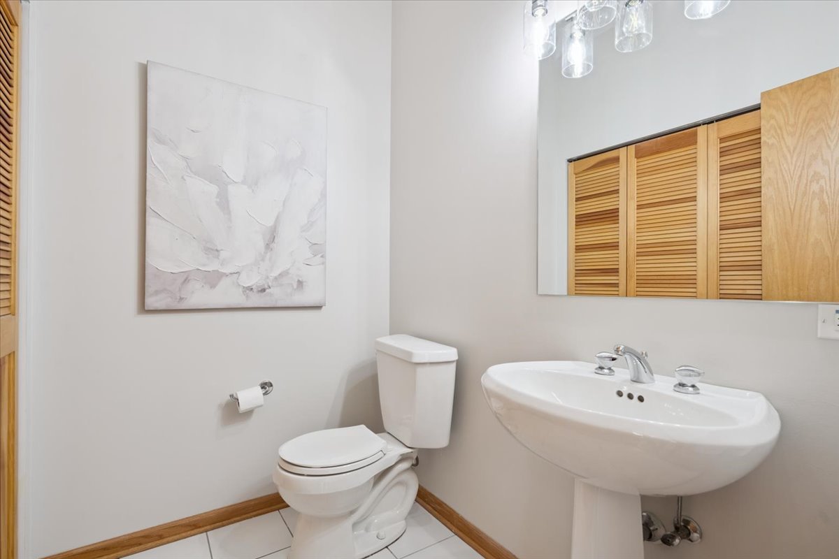 2855 N MILDRED Street Unit: 3N