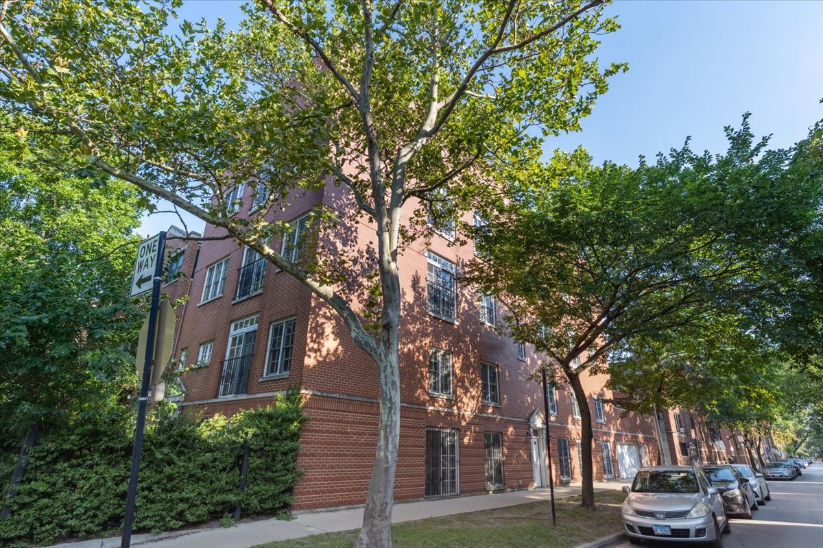 2855 N MILDRED Street Unit: 3N