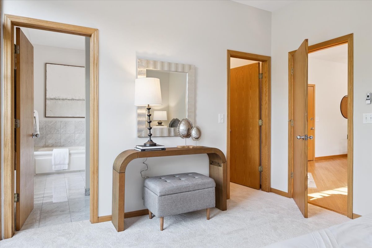 2855 N MILDRED Street Unit: 3N