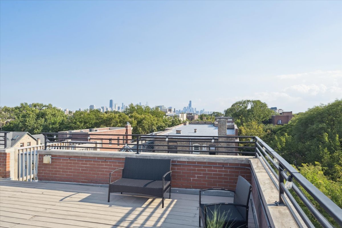 2855 N MILDRED Street Unit: 3N