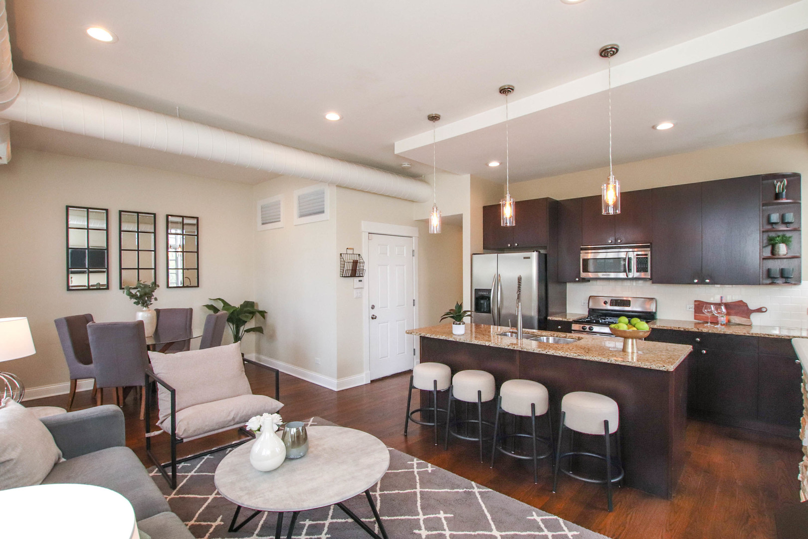 636 N Racine Avenue Unit: 2N
