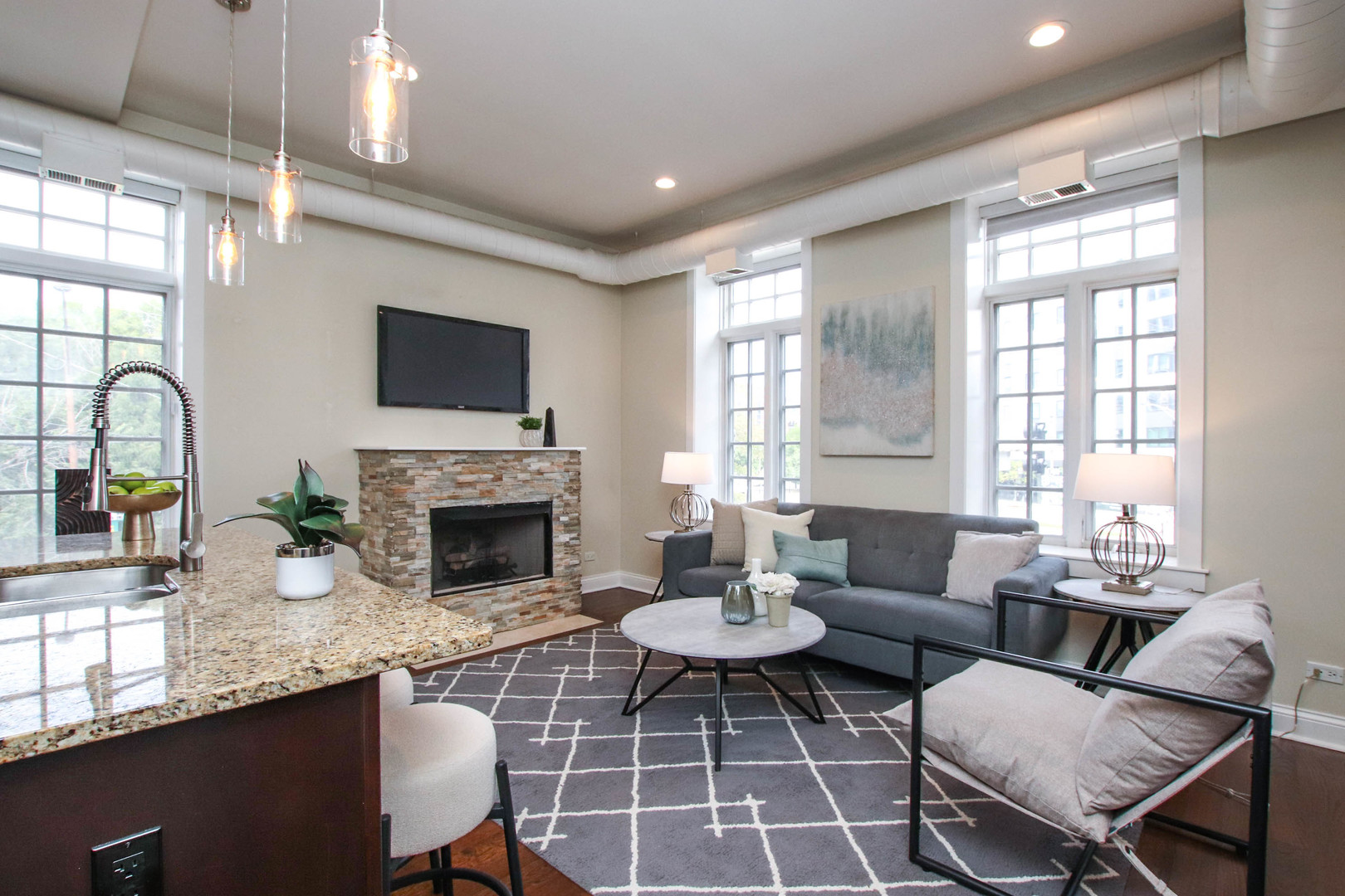 636 N Racine Avenue Unit: 2N