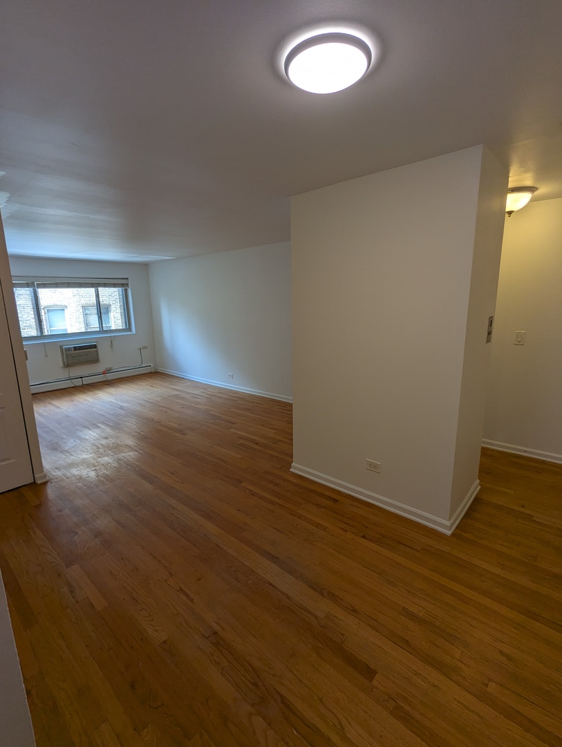 1415 W Lunt Avenue Unit: 207
