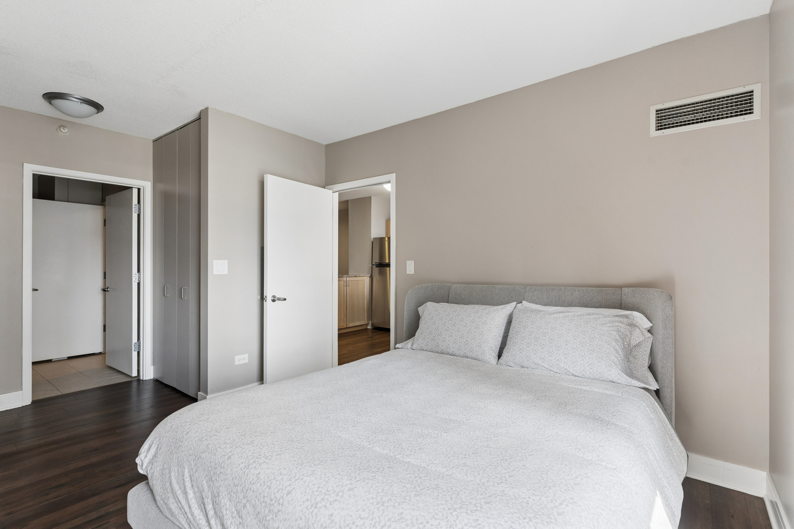 222 N Columbus Drive Unit: 3401
