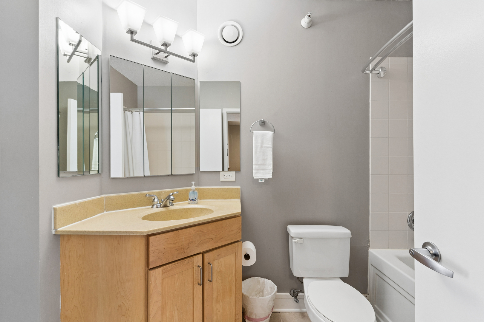 222 N Columbus Drive Unit: 3401