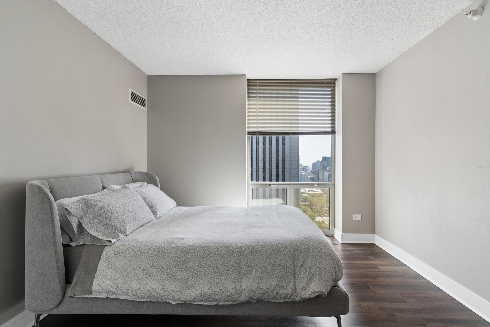 222 N Columbus Drive Unit: 3401