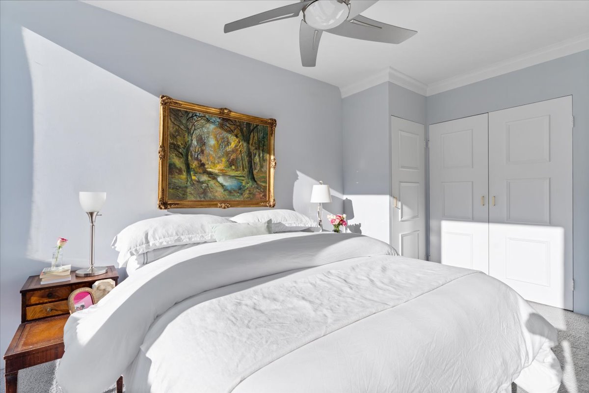 880 N Lake Shore Drive Unit: 16G