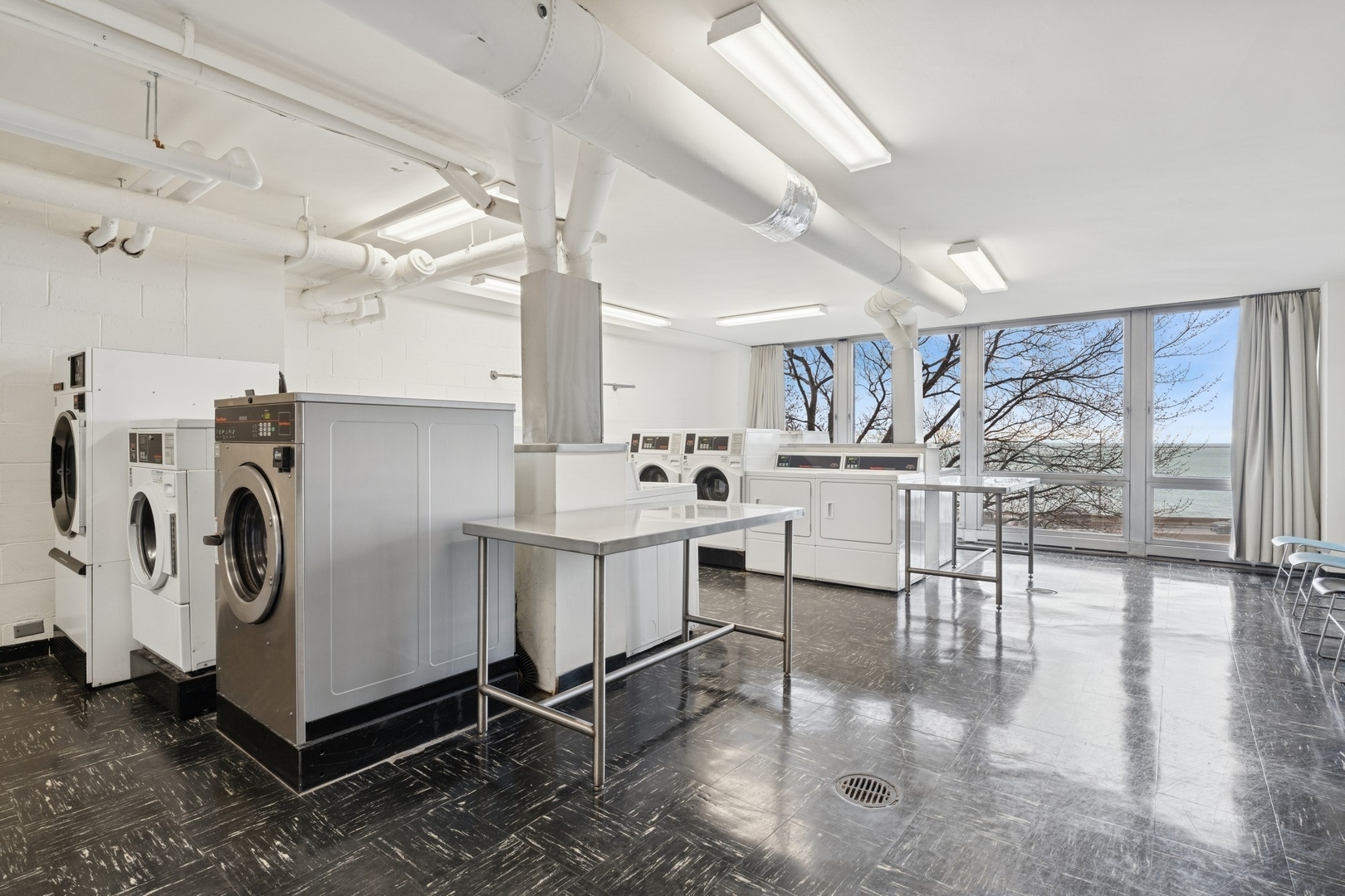 880 N Lake Shore Drive Unit: 16G