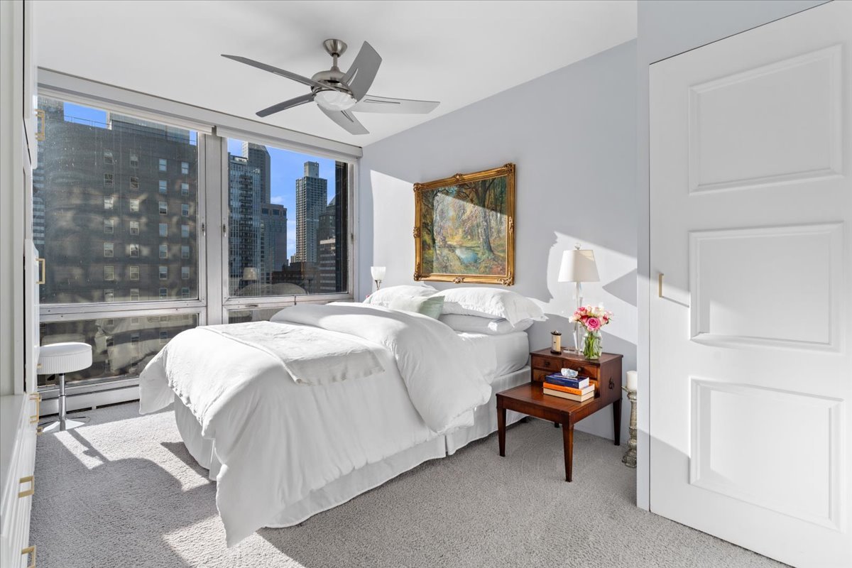 880 N Lake Shore Drive Unit: 16G