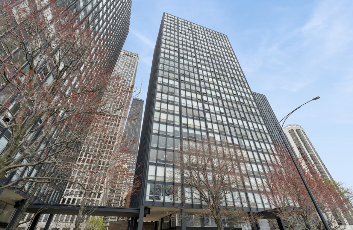 880 N Lake Shore Drive Unit: 16G