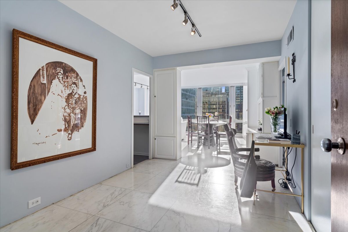880 N Lake Shore Drive Unit: 16G