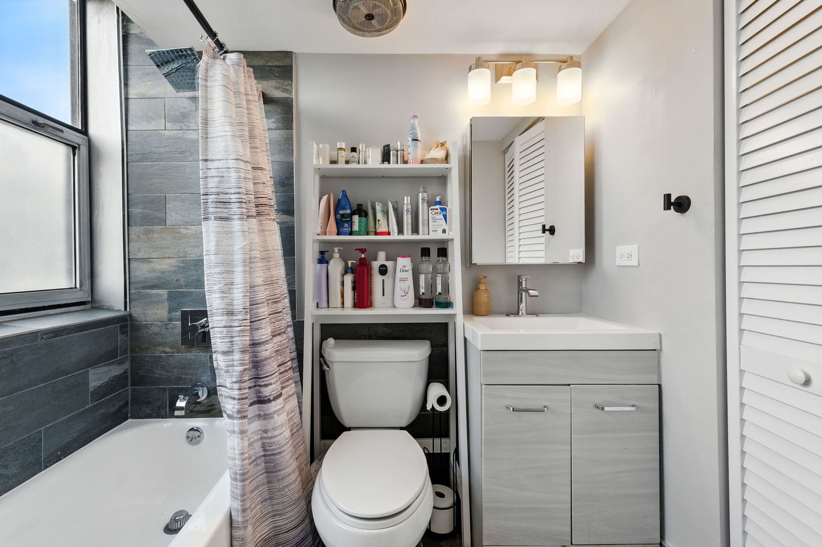 3110 N Sheridan Road Unit: 905