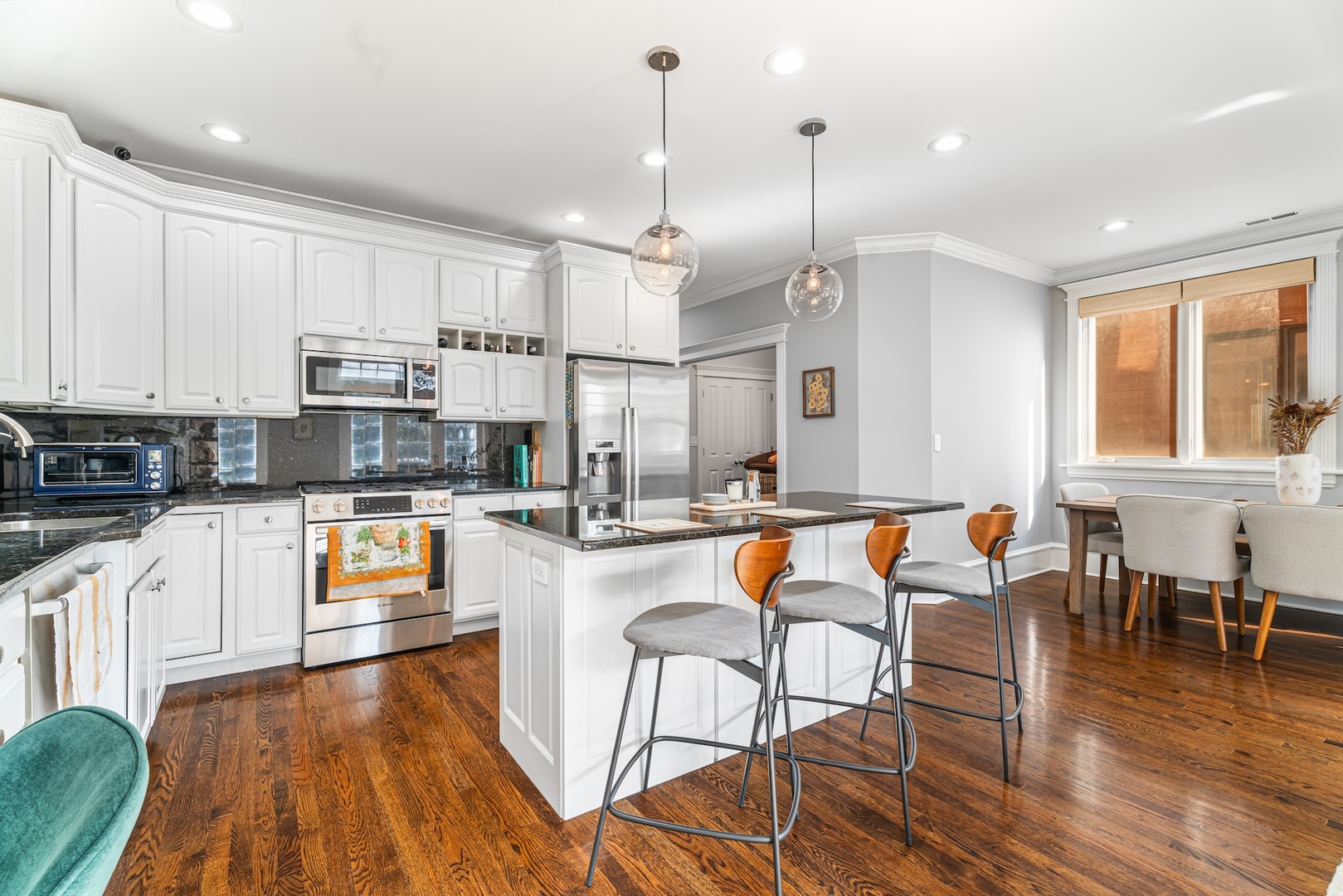 1363 N Mohawk Street Unit: 3