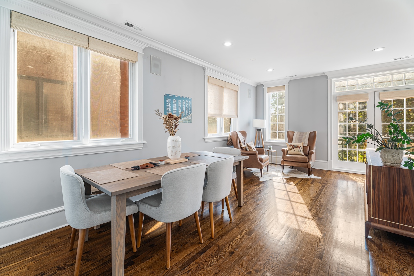 1363 N Mohawk Street Unit: 3