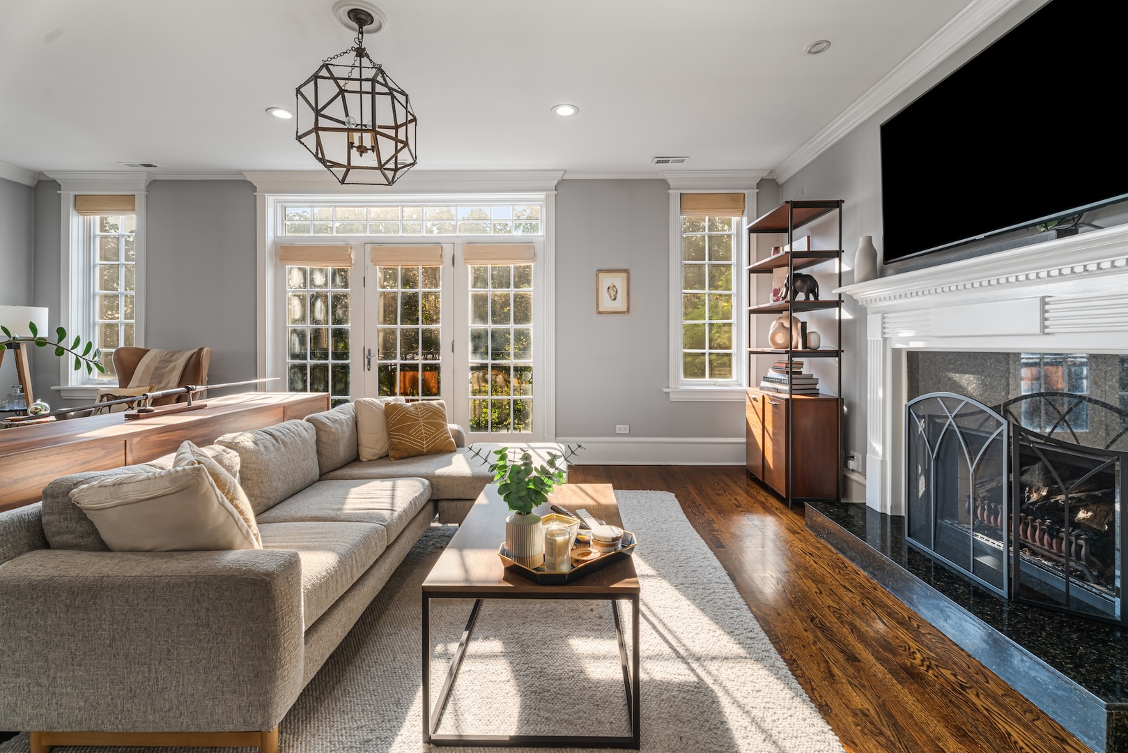 1363 N Mohawk Street Unit: 3