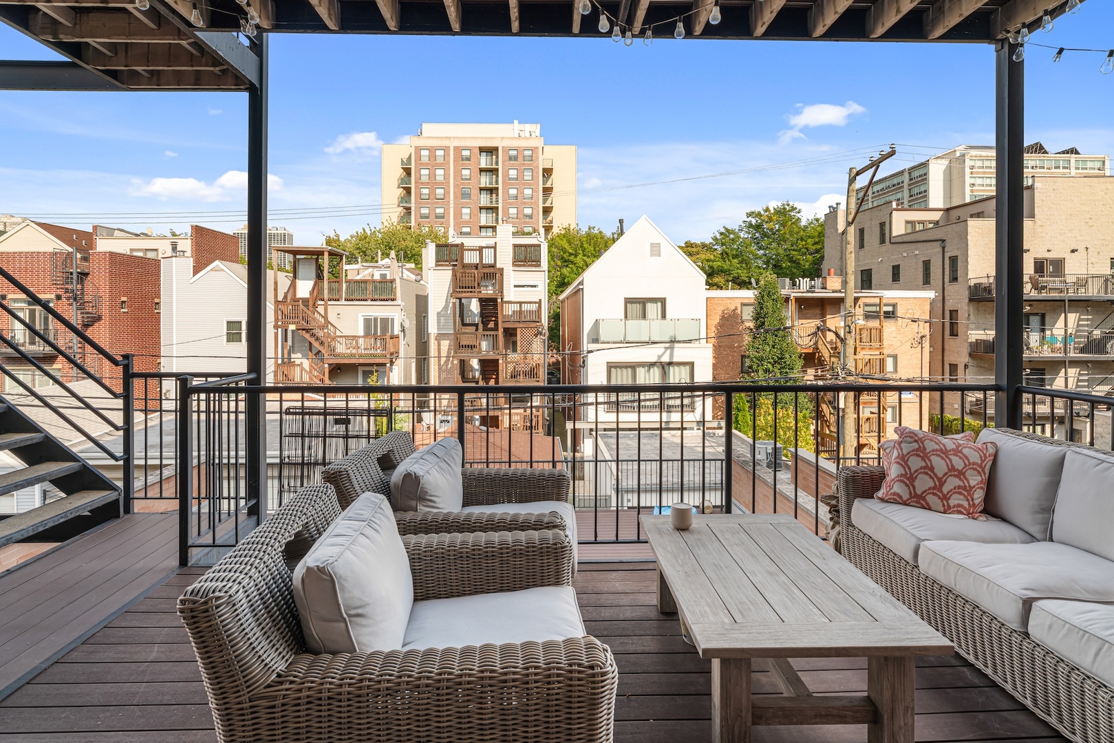 1363 N Mohawk Street Unit: 3