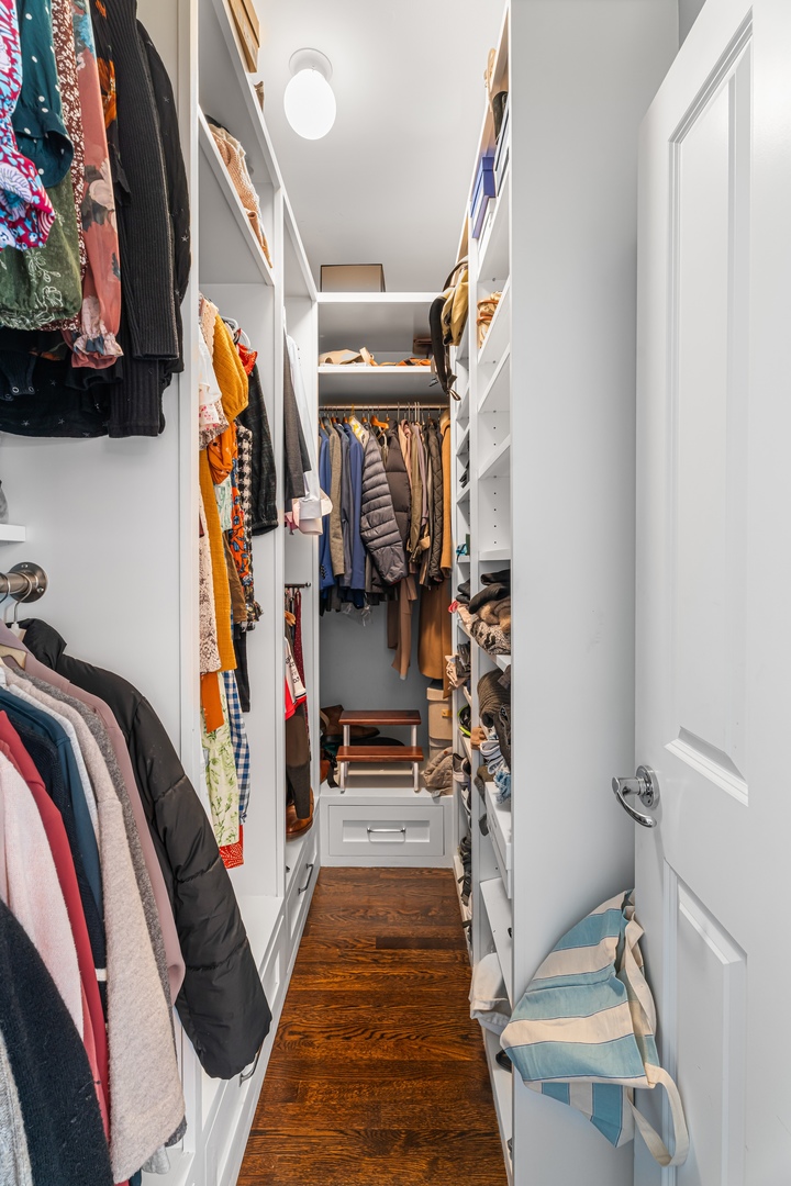 1363 N Mohawk Street Unit: 3