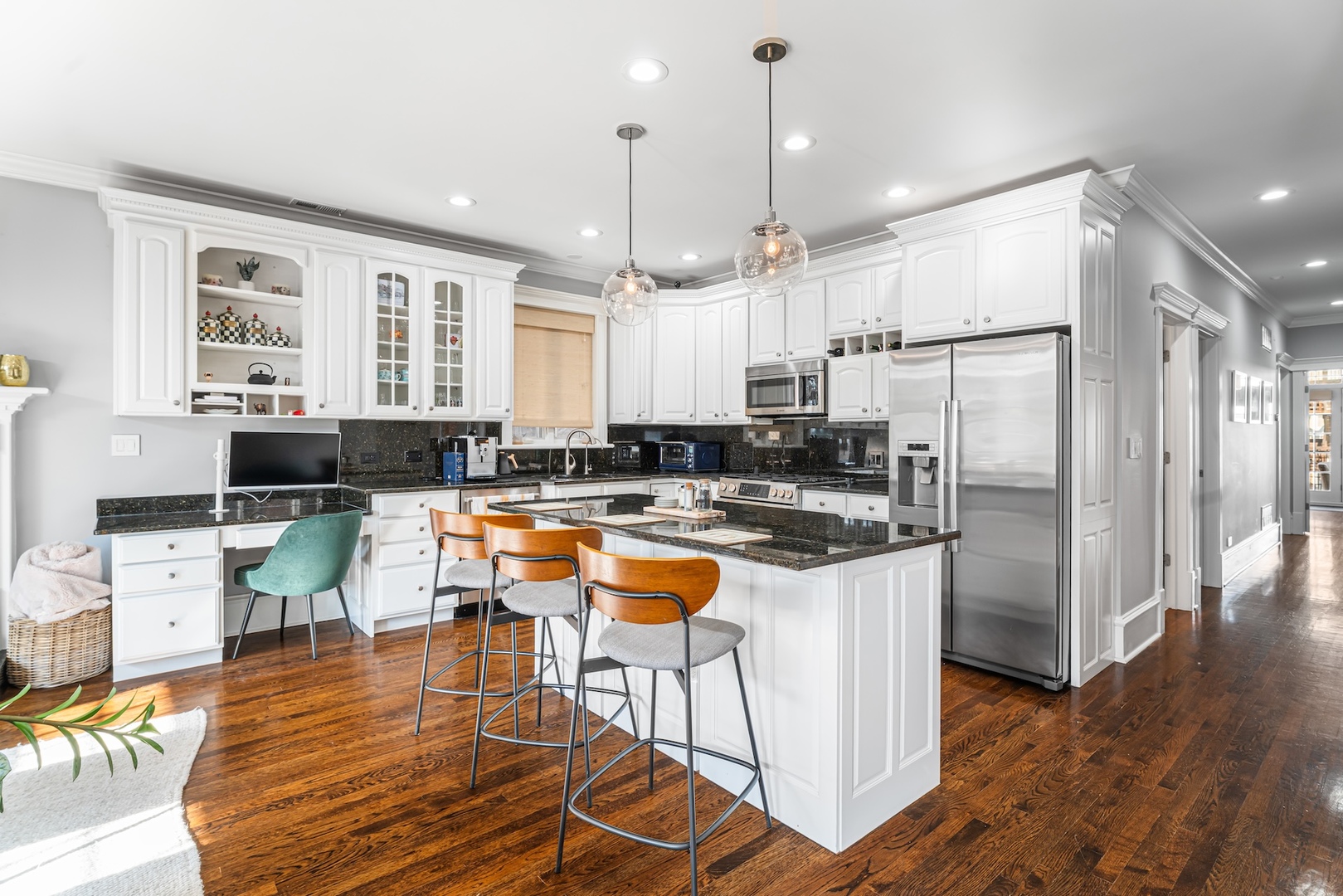 1363 N Mohawk Street Unit: 3