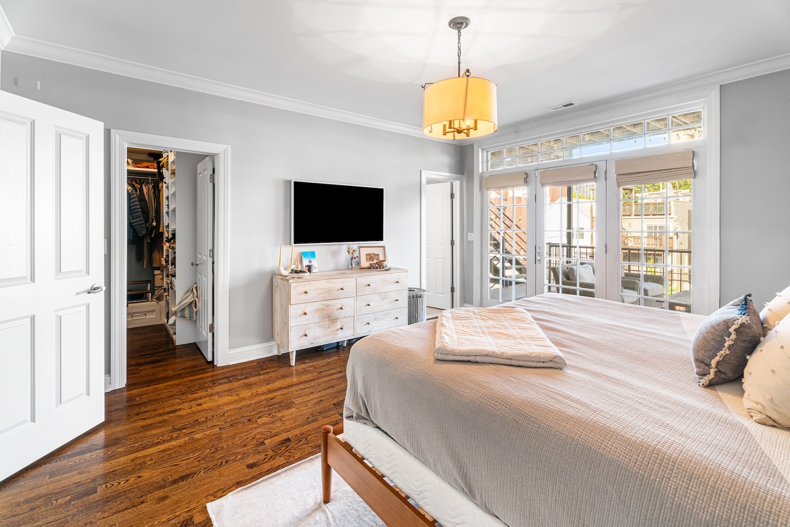 1363 N Mohawk Street Unit: 3