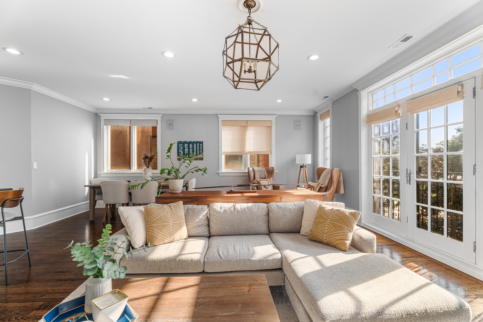 1363 N Mohawk Street Unit: 3