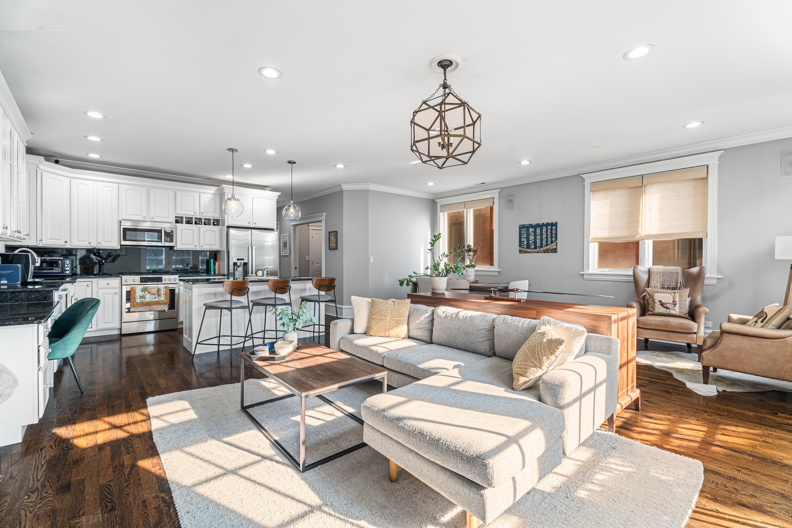1363 N Mohawk Street Unit: 3