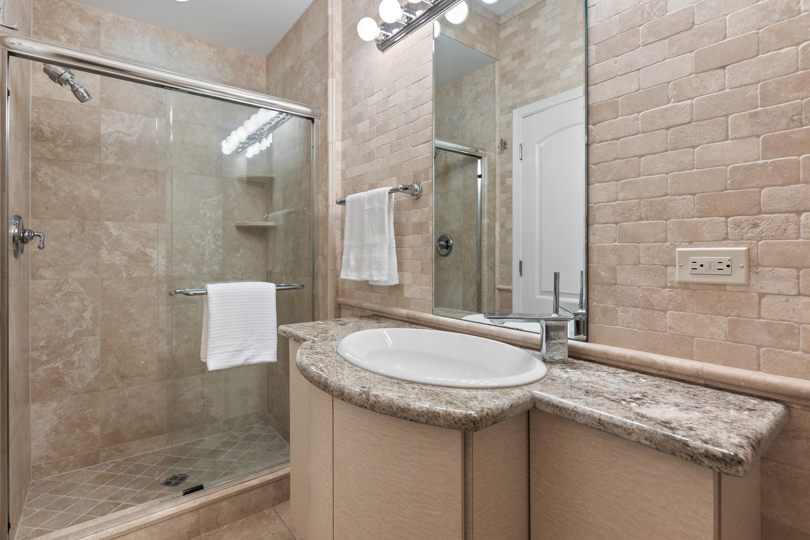 2729 N Sheffield Avenue Unit: 1S