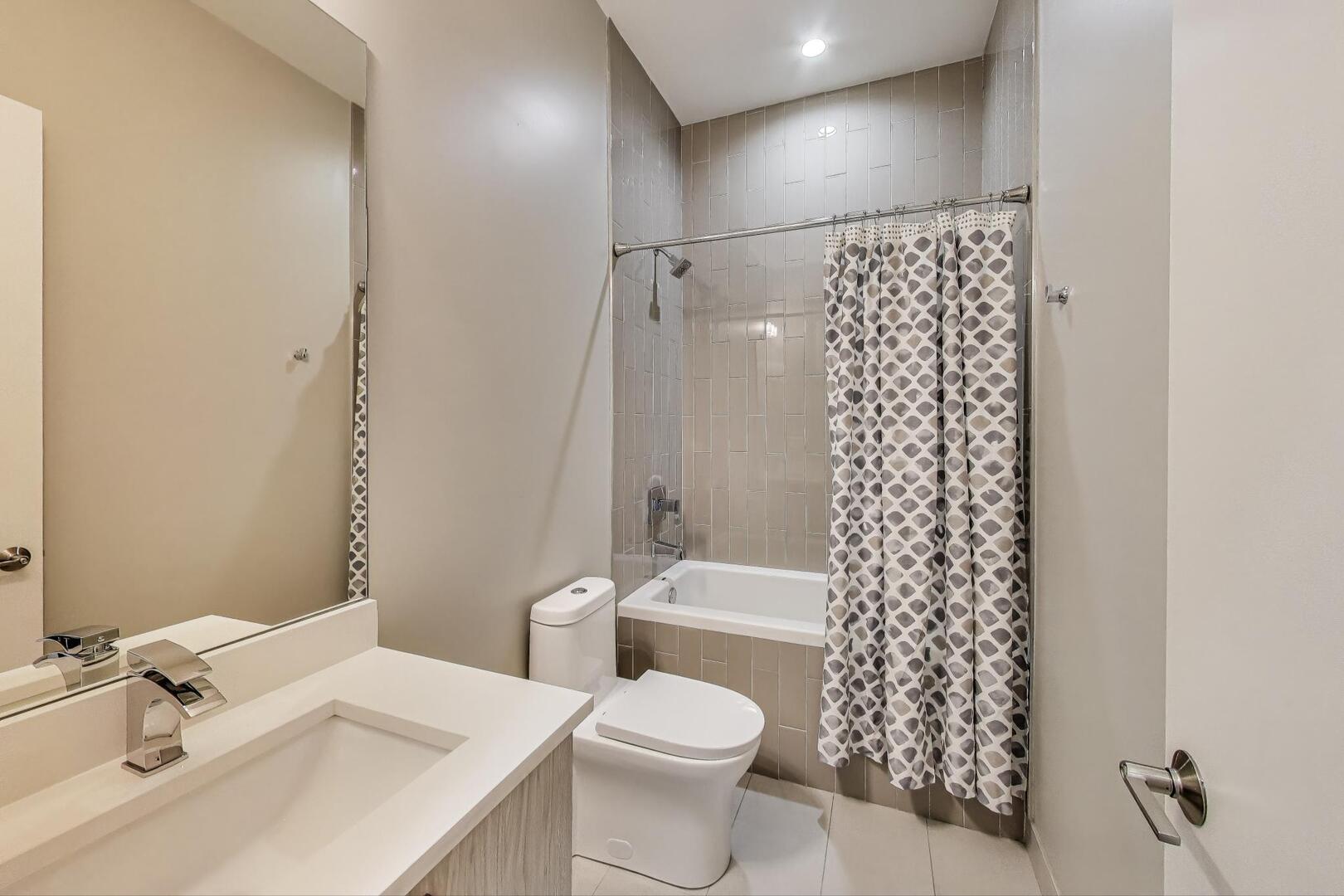 2040 N Kedzie Avenue Unit: 2N