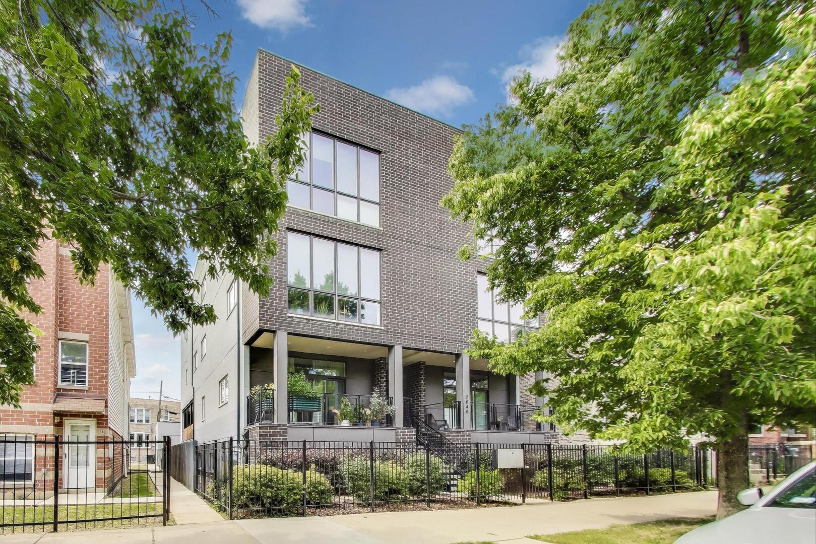 2040 N Kedzie Avenue Unit: 2N